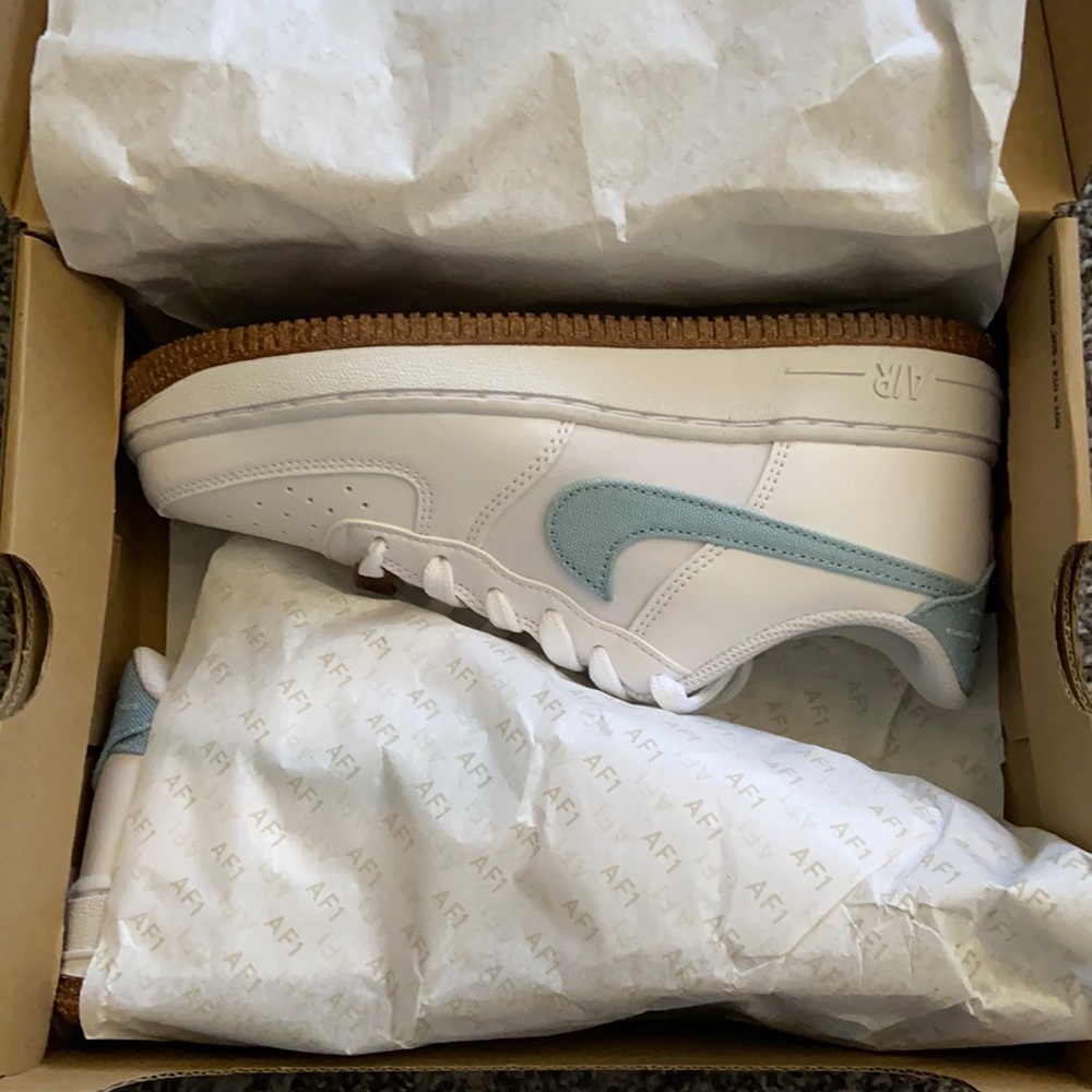 Air Force 1 LV8 “Indigo”